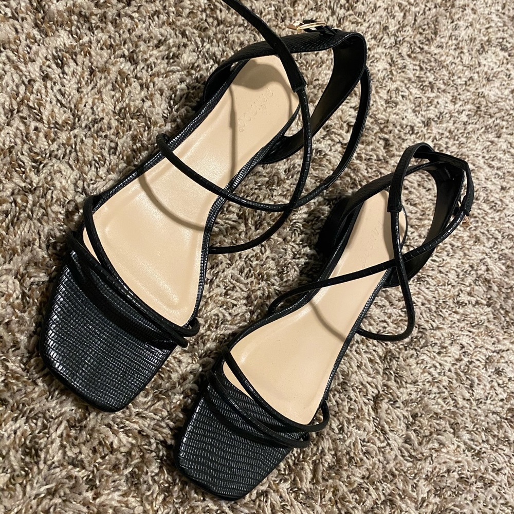 Black Strappy Sandals 🖤